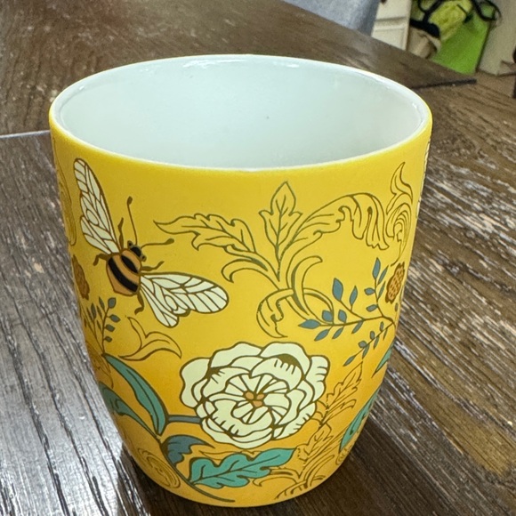 Petal and Pearl Yellow Honeybee Mug (matches Dwell Studios Season of Fancy Mugs) - Picture 2 of 5